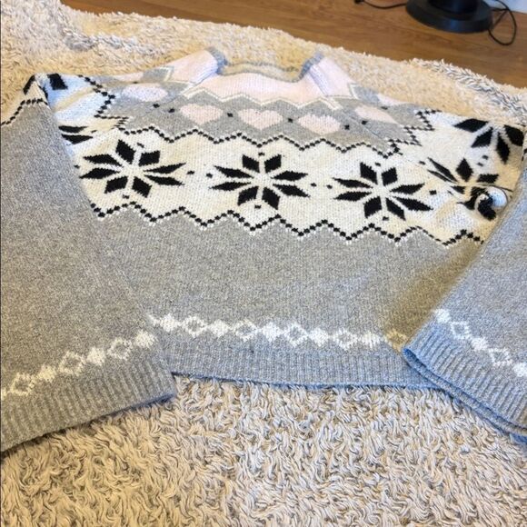 No Boundaries Gray and White Knit Sweater - Picture 1 of 6